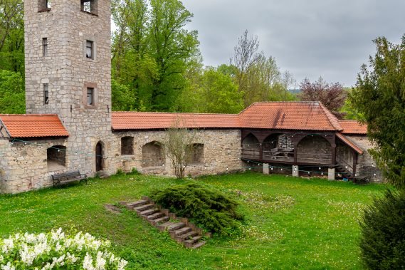 Innenhof mit Turm