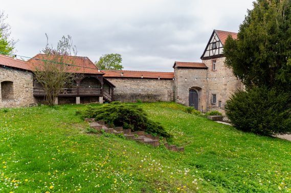Innenhof mit Eingangstor