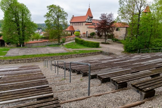Freilichtbühne mit Blick auf die Bühne