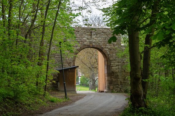 Eingang zum Burgareal (Planhof)